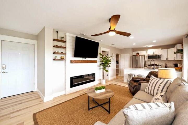 So Fire So Good 3 Comm Pools Lakeview Fireplace Destin Exterior photo